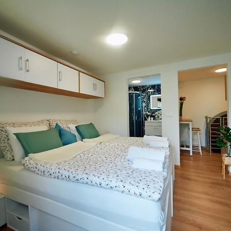 Apartment Fuer 2 Erwachsene Und 2 Kinder, Ausgestattet Mit Einem Weinkeller Und Einem Kleinen Hof - Self-Made Fruehstueck Inbegriffen Retz Zewnętrze zdjęcie
