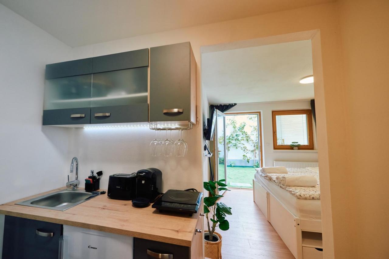 Apartment Fuer 2 Erwachsene Und 2 Kinder, Ausgestattet Mit Einem Weinkeller Und Einem Kleinen Hof - Self-Made Fruehstueck Inbegriffen Retz Zewnętrze zdjęcie