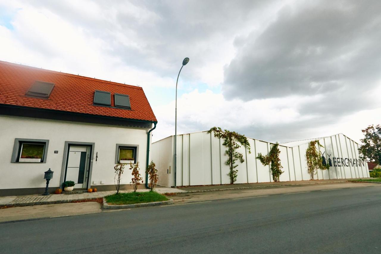 Apartment Fuer 2 Erwachsene Und 2 Kinder, Ausgestattet Mit Einem Weinkeller Und Einem Kleinen Hof - Self-Made Fruehstueck Inbegriffen Retz Zewnętrze zdjęcie